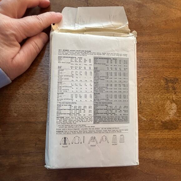 Vintage VOGUE PATTERN #7811 Size 10 sewing instructions uncut 1980s skirt suit - Picture 3 of 6